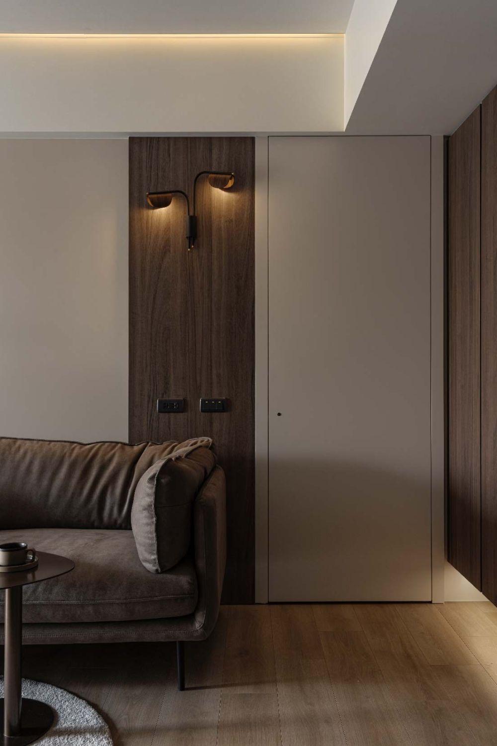 山嵐 010 | 灰棕色調 × 木質的日式小宅