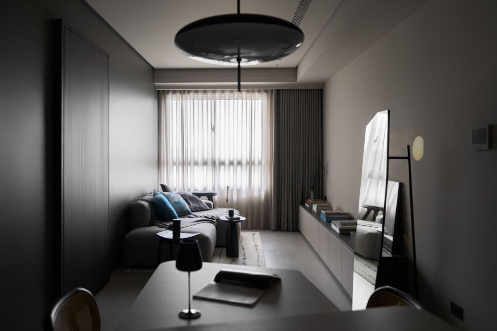 餘燼後徒步獨行