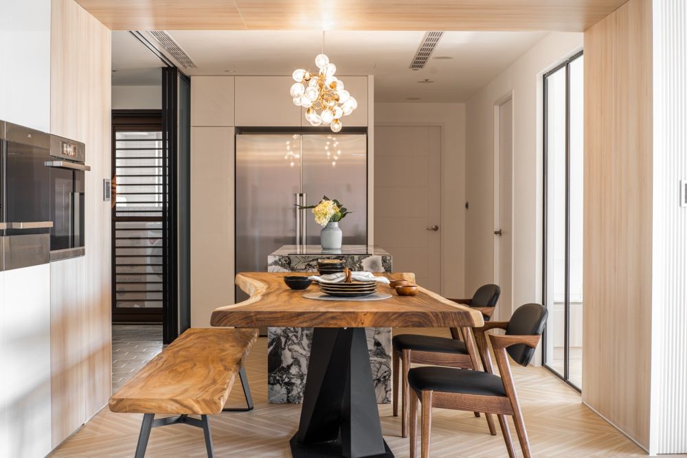 春日序曲|柔粉與自然光交織出的溫潤日常