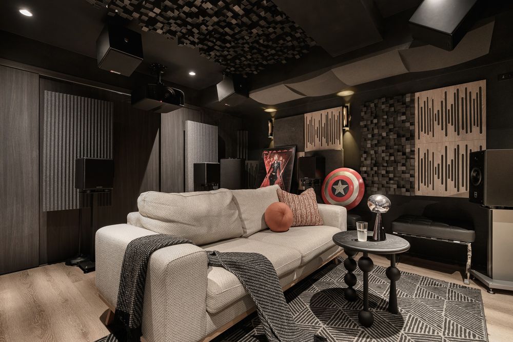 藍調美式宅邸｜46年舊屋改造，打造中島廚房與視聽室