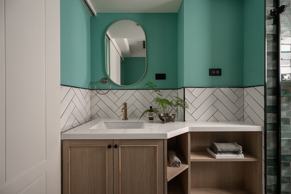 藍調美式宅邸｜46年舊屋改造，打造中島廚房與視聽室