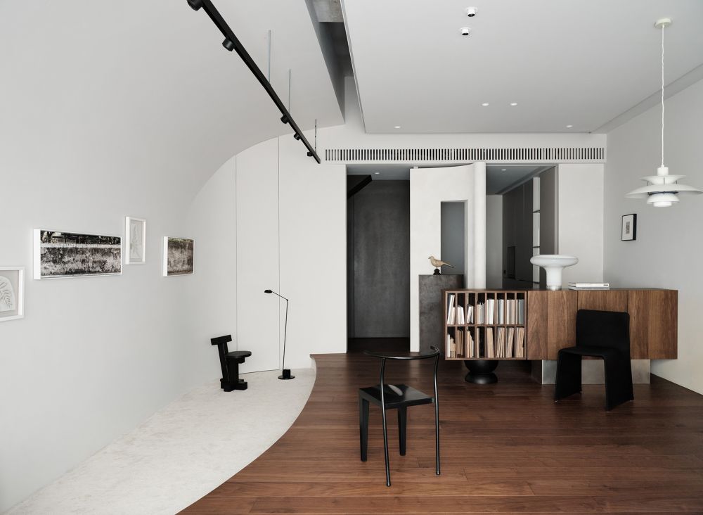 一方土裡圓形的人