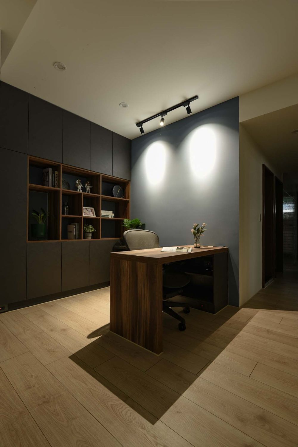 靜謐灰階．現代寓所