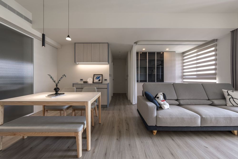 低彩藍灰，轉角旋律