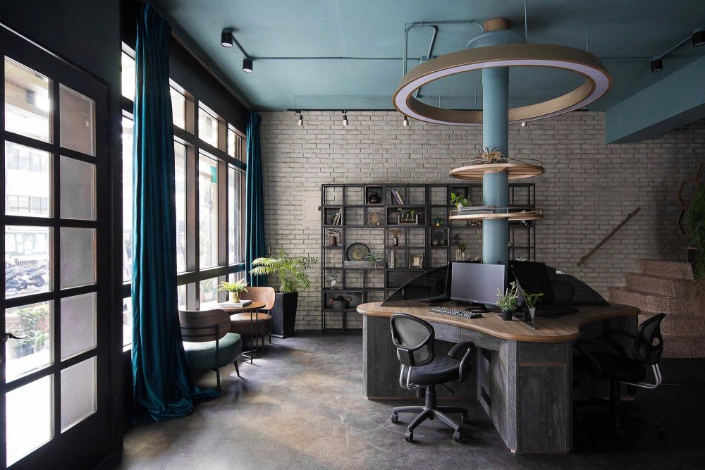 工業混搭古典的數位媒體辦公室