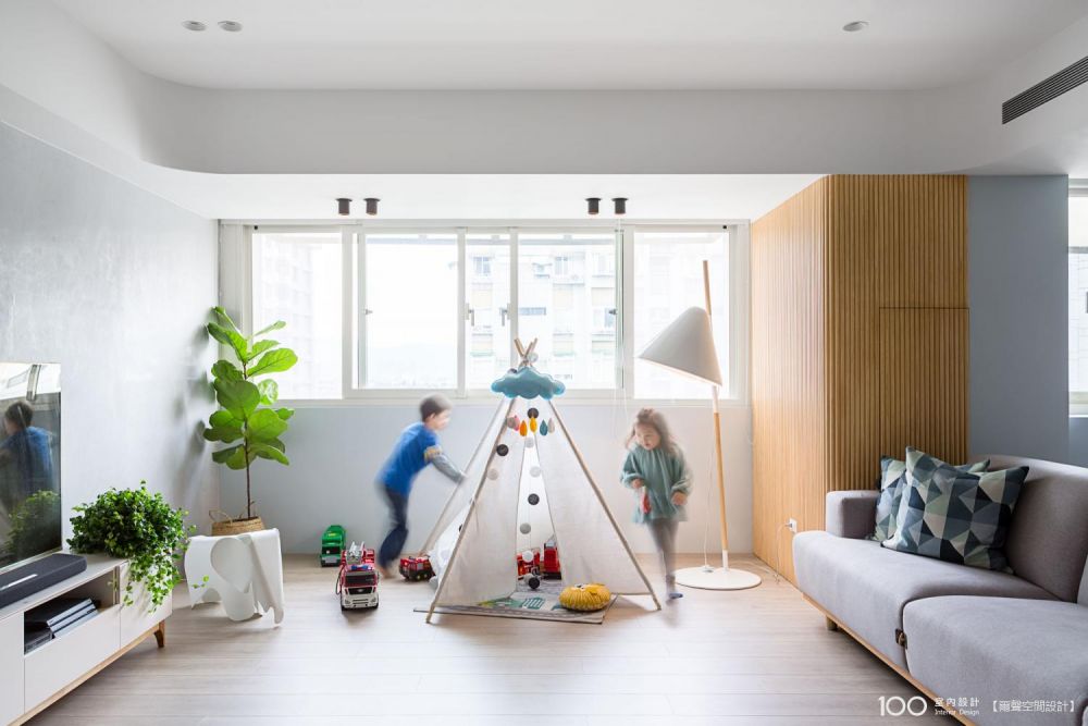 ▲樑柱轉角以弧形取代直角，減少孩子碰撞的危險性。圖片由爾聲設計提供，看看這個作品其他部分